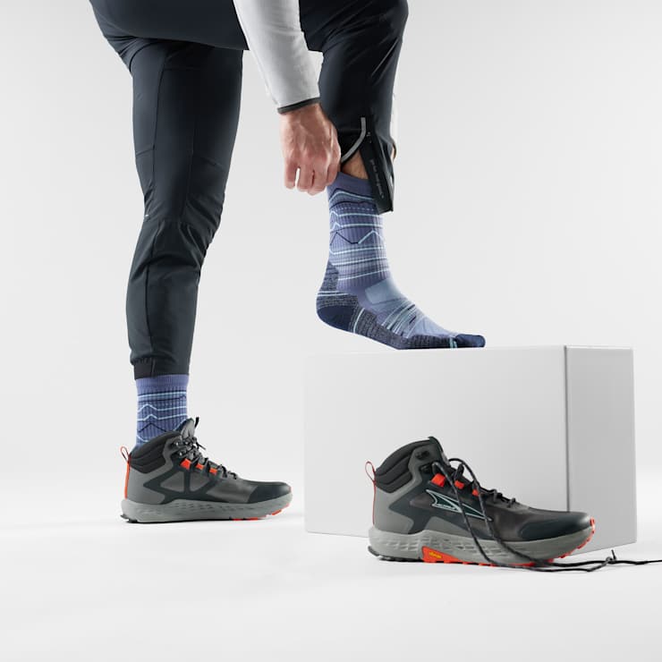 Hike Light Cushion Mountain Range Crew Socks