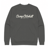 Sudadera con cuello redondo con el texto "Camp Catskill"